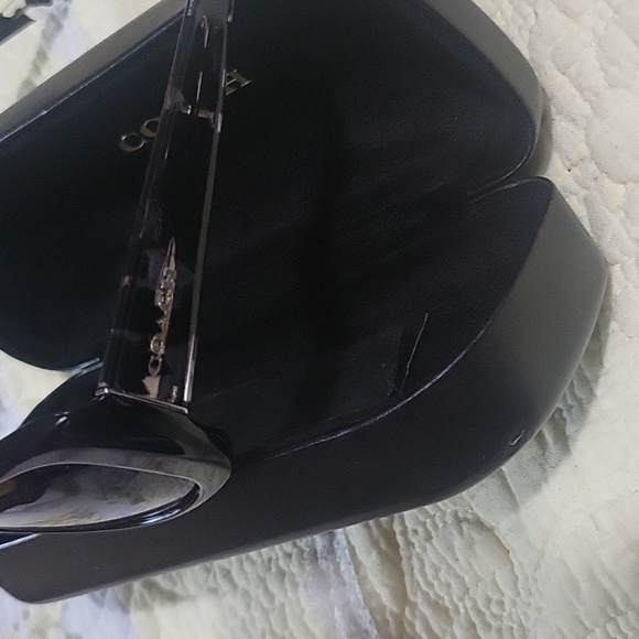 Coach women's sunglasses with a black turtle shell look on the sides - Picture 3 of 7